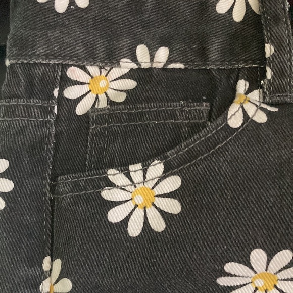 Black denim skirt with white flowers. - Picture 2 of 5